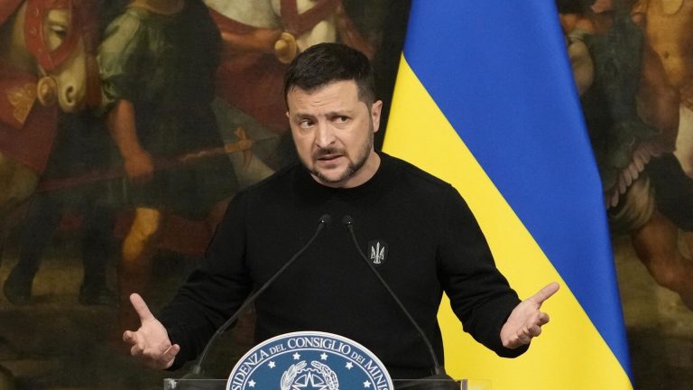 Зеленскийнинг ҳаракатлари AҚШда танқидга учради