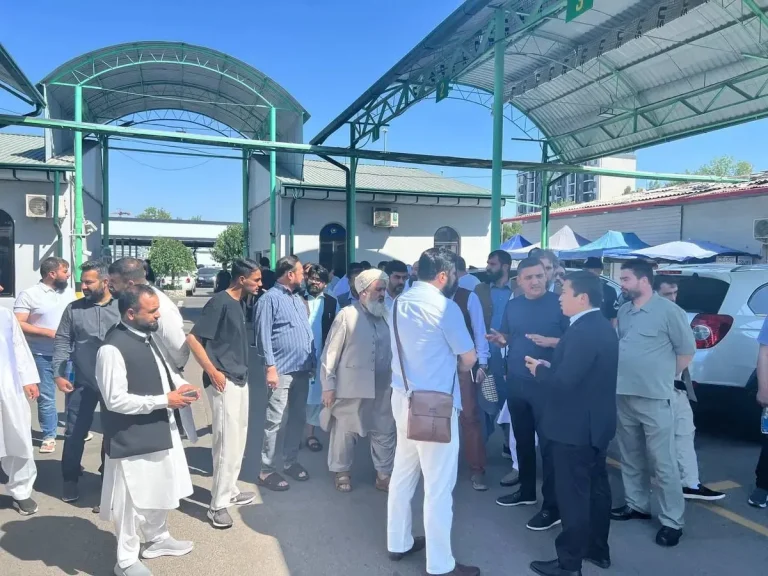 Afg’onistonlik tadbirkorlar Toshkentda avtomobil savdosi bilan tanishyapti