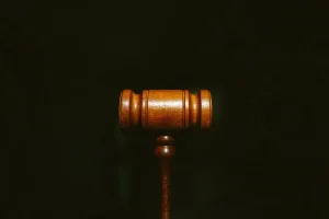 O'zbekistonda sudya bo'lish uchun yosh talabi pasaytiriladi