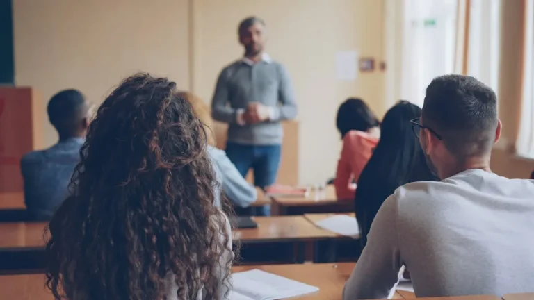 Attestatsiyadan o‘ta olmagan o‘qituvchining toifasi pasaymaydi