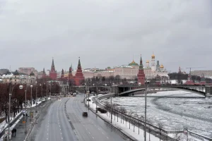 Dronlar Moskva va Peterburgdagi aeroportlarni yopdi