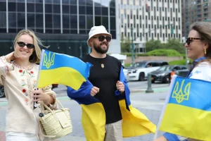 Putin Ukraina bilan uch tomonlama muzokaralarni tiklashga tayyor